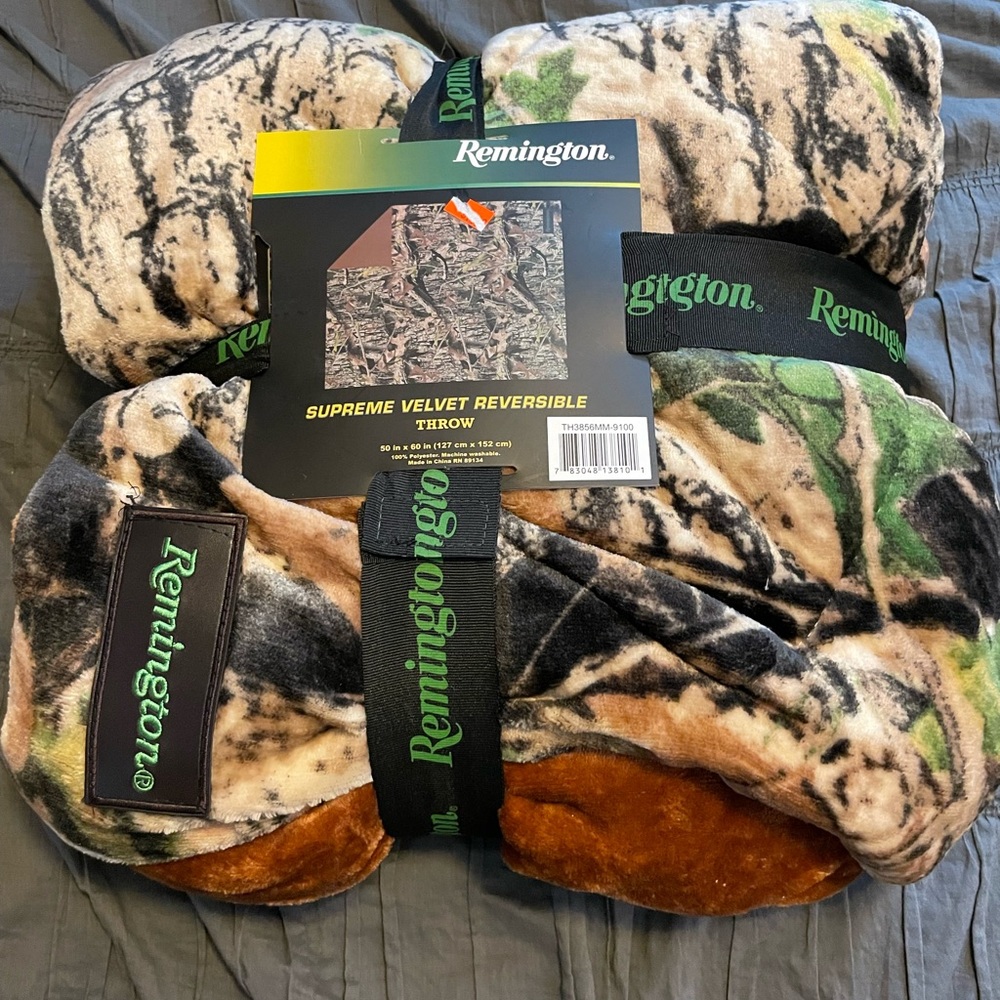 Remington soft fluffy camo blanket